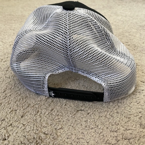 Adidas PRE-CURVED TRUCKER HAT - Picture 5 of 7